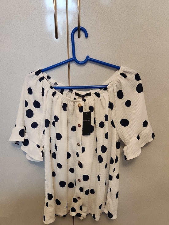 Coin 1804 Tops - Polka Dot Off-Shoulder Blouse in White with Navy Dots